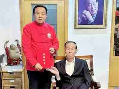 庆祝中国人民解放军建军98周年 中华名医  ——闻树忠