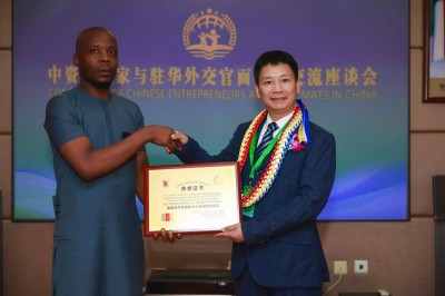 中国蜜桃品牌获喀麦隆驻华大使馆认可 孙永军推动中喀健康领域合作